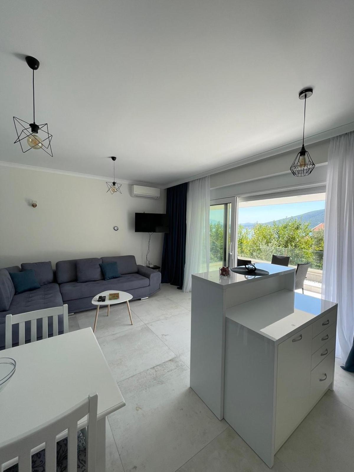 Le Grand Bleu Apartamento Ðenovići